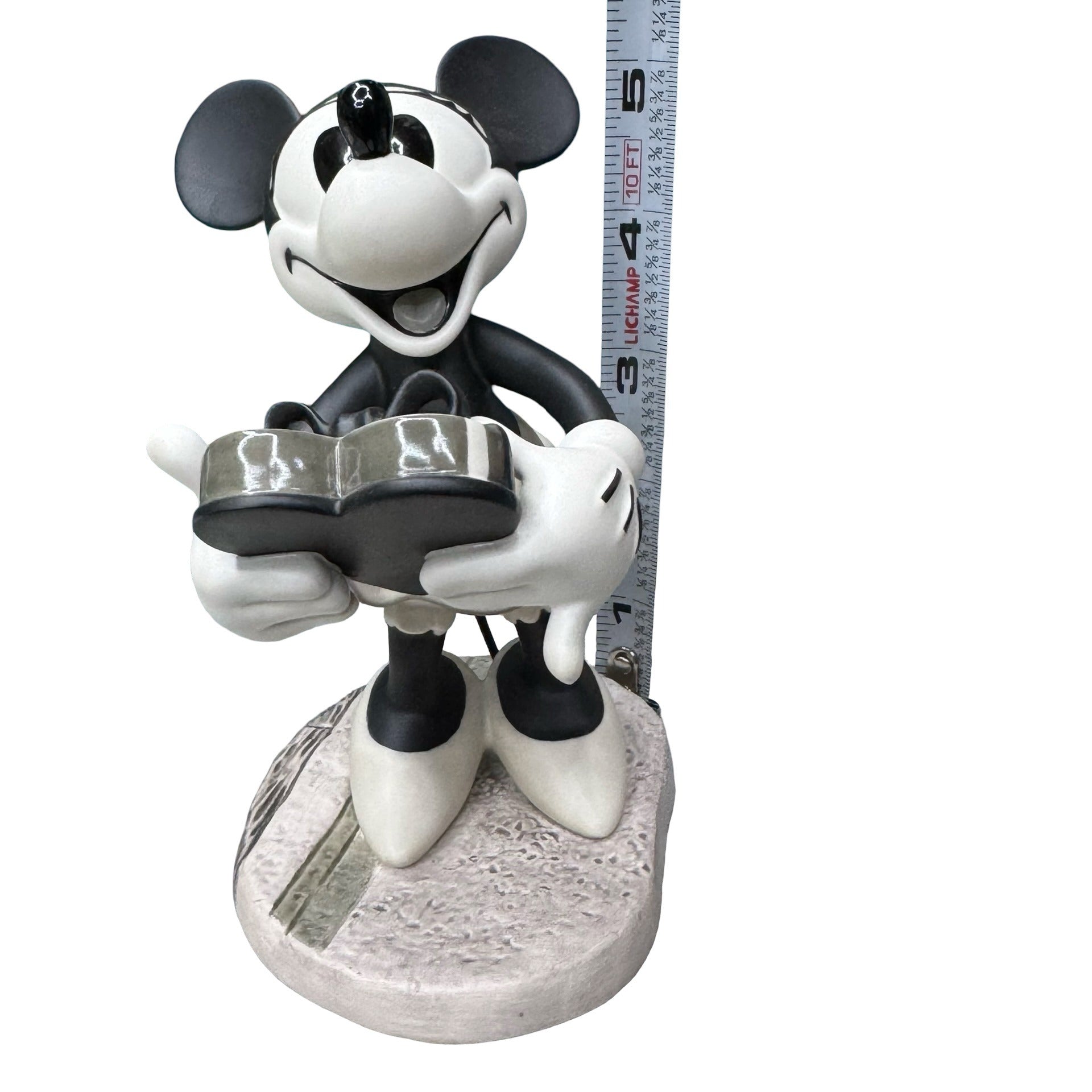 WDCC Walt Disney  Minnie Mouse Figurine Oh Its Swell! Puppy Love Box & COA 5.5"