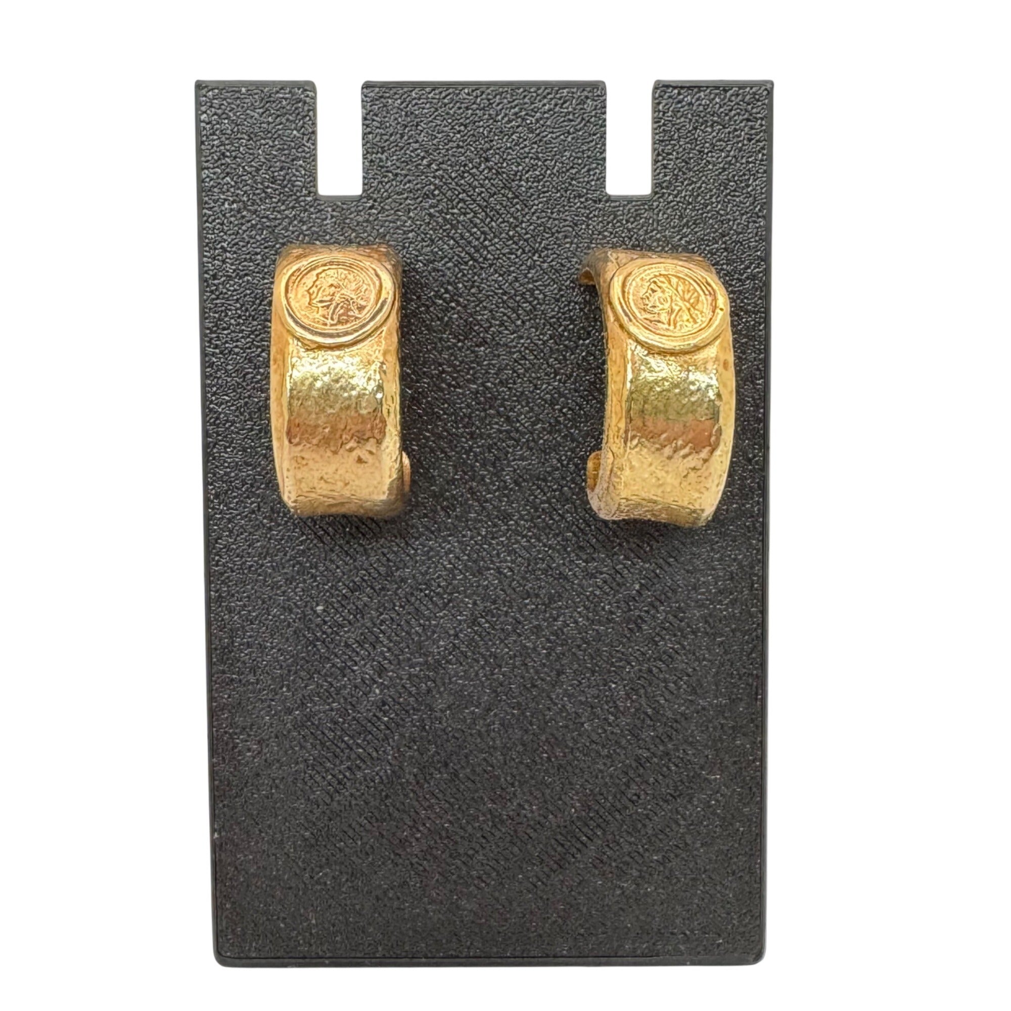 Raffiné Vintage 1980s Textured Coin Medallion Hoop Clip On Earrings Gold Plated