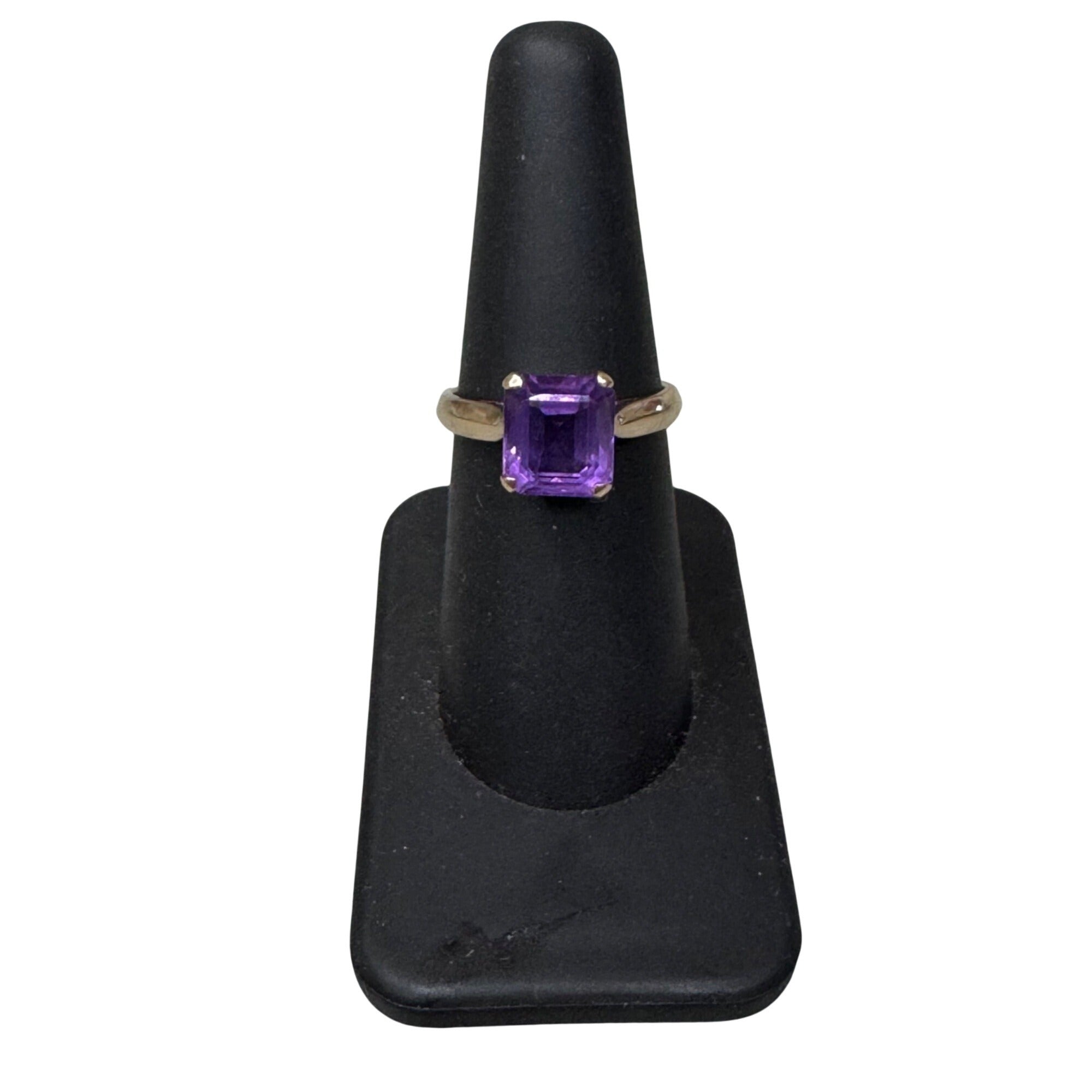 Vintage 18K Gold Ring Emerald-Cut Amethyst Gemstone Elegant Jewelry Size 6.75