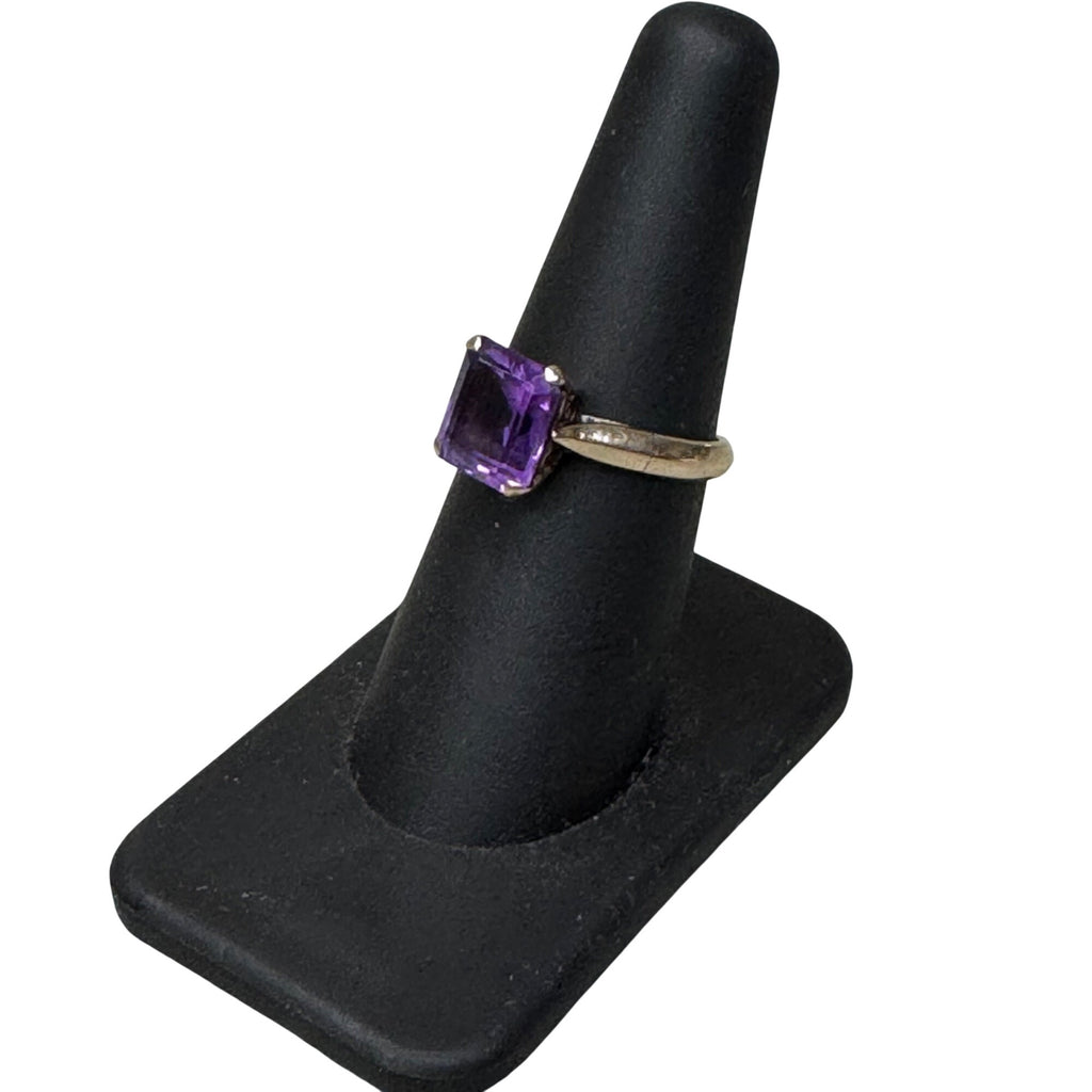 Vintage 18K Gold Ring Emerald-Cut Amethyst Gemstone Elegant Jewelry Size 6.75