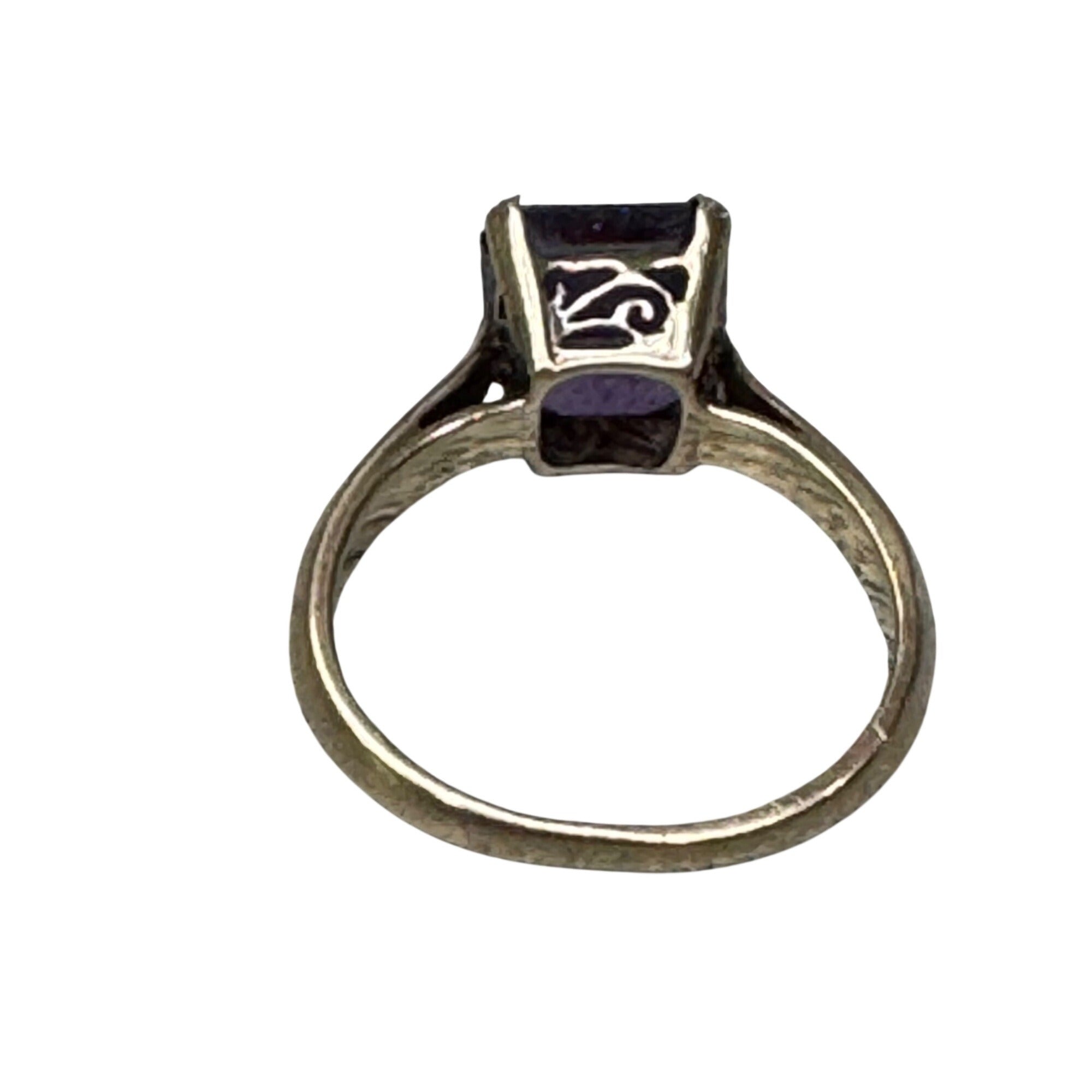 Vintage 18K Gold Ring Emerald-Cut Amethyst Gemstone Elegant Jewelry Size 6.75
