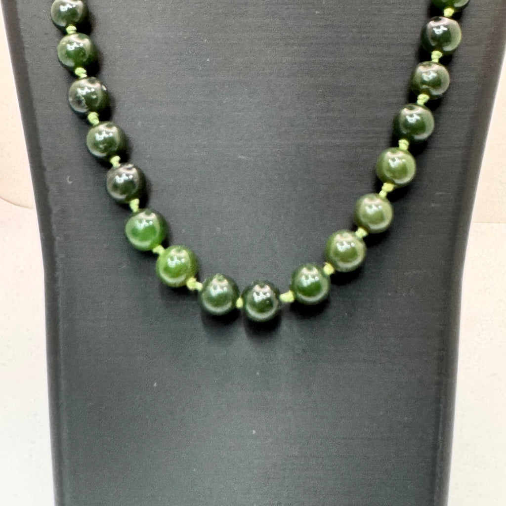 Dark Green Jade Beaded Necklace Double Knotted 14K Gold Clasp 32 Elegant Vintage