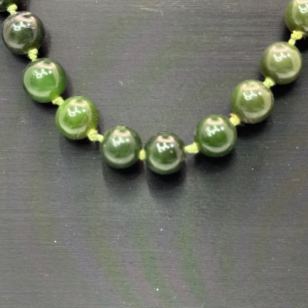 Dark Green Jade Beaded Necklace Double Knotted 14K Gold Clasp 32 Elegant Vintage