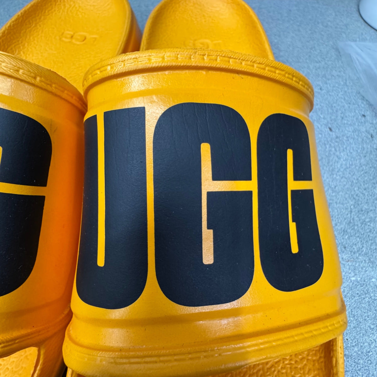 UGG Wilcox Yellow Logo Slides Sandals Lightweight Slip-On Casual Summer Size 12