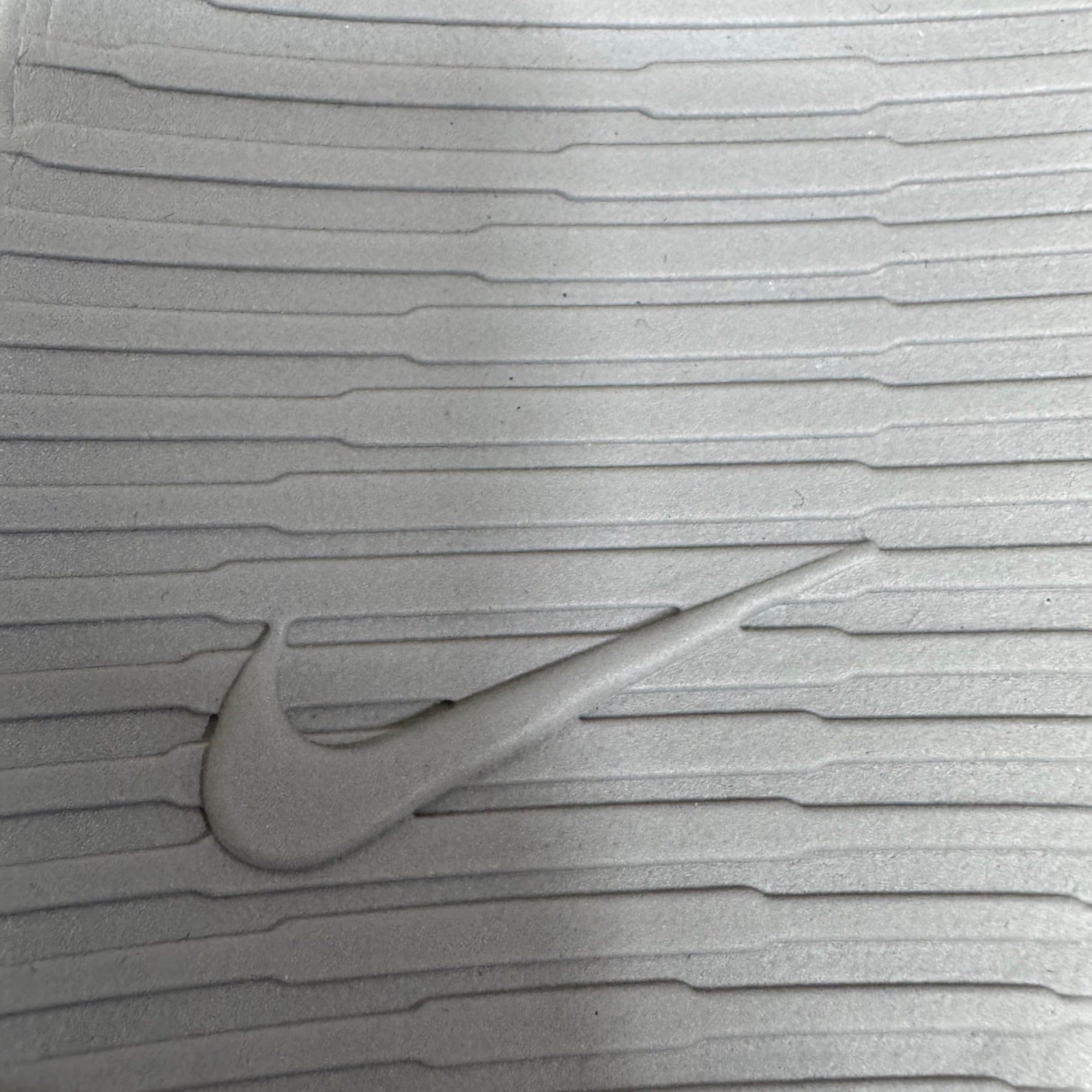 Nike Mens Comfort Flip Flops Size 12 Gray Lightweight Cushioned Sandals READ