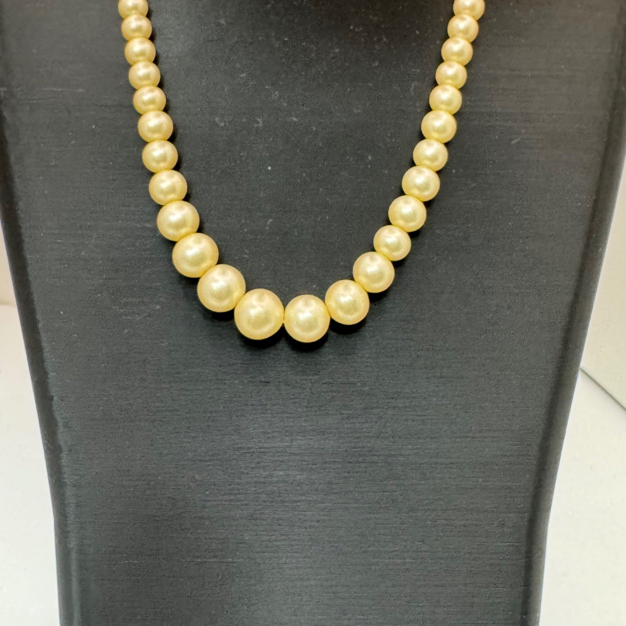 Vintage Faux Pearl Necklace Graduated Beads & Lobster Clasp Closure Estate 17"