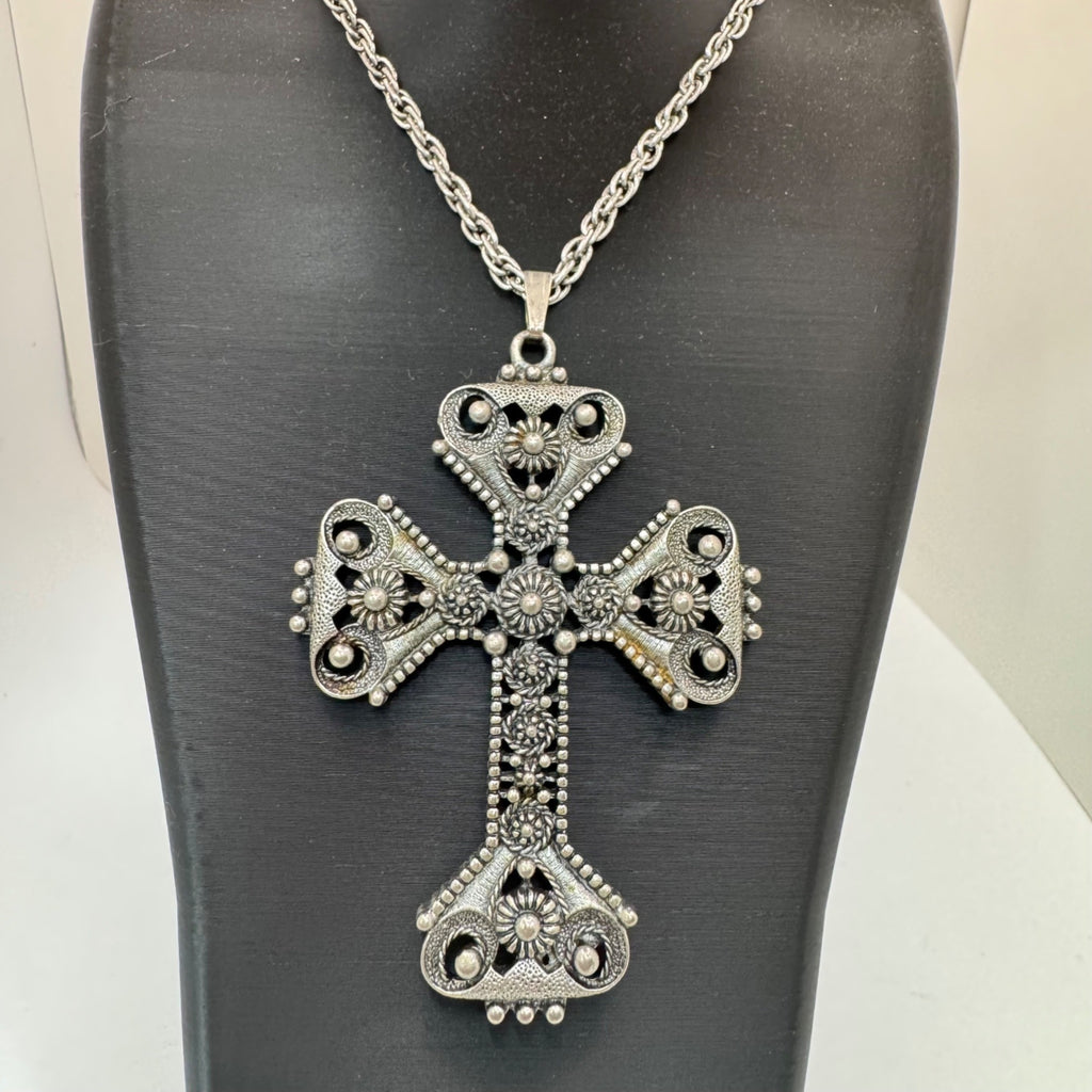 1974 Limited Ed Vintage Sarah Coventry Antique Silver Tone Cross Necklace Pearl