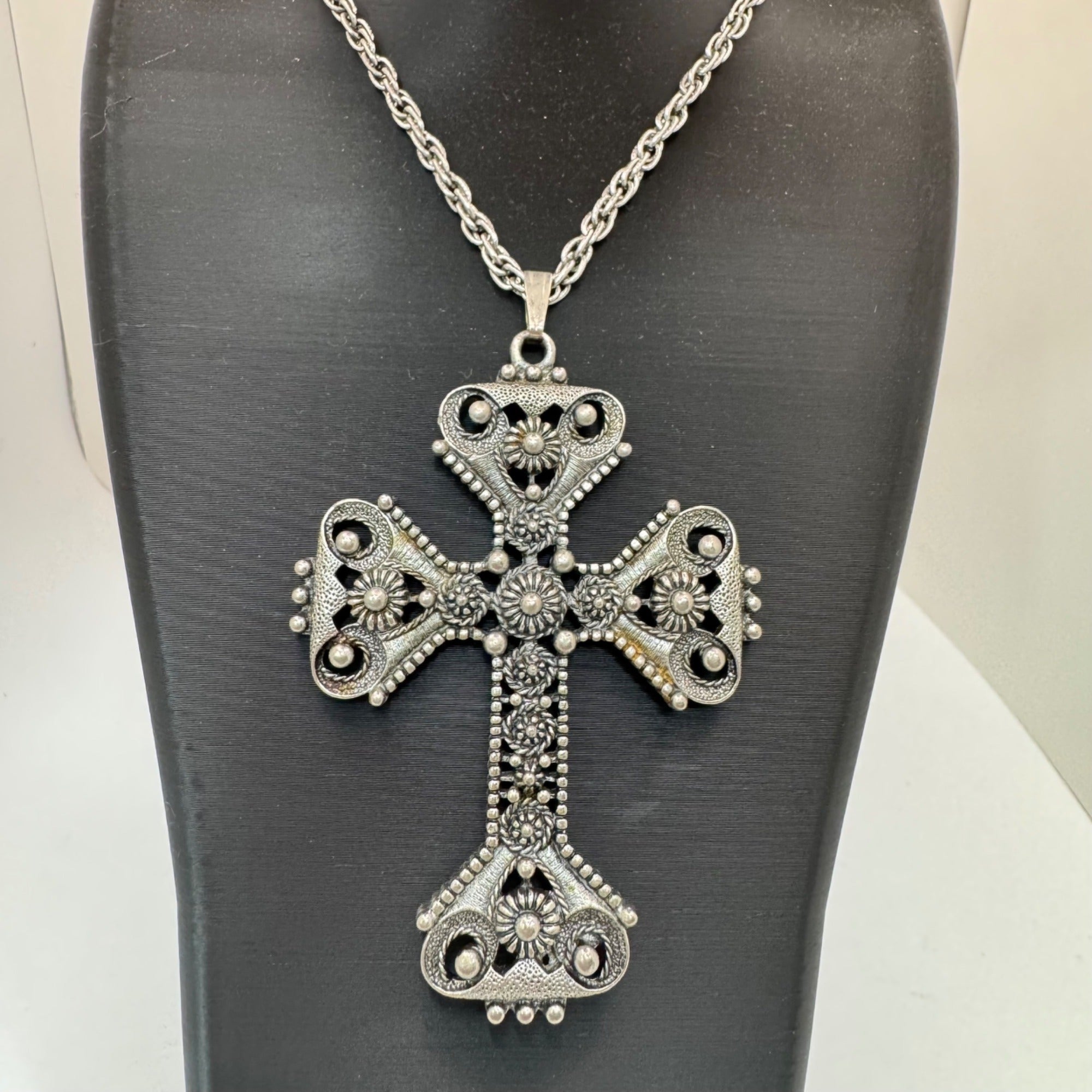 1974 Limited Ed Vintage Sarah Coventry Antique Silver Tone Cross Necklace Pearl