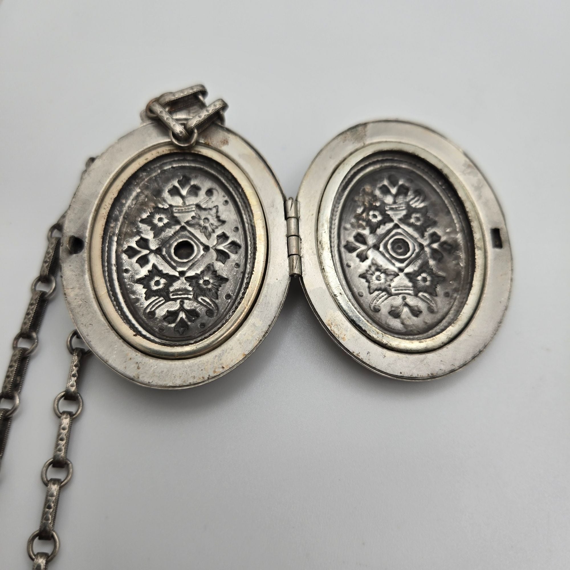 Floral Locket Necklace Etched Chain Pendant Vtg Silver Oval Art Deco Victorian