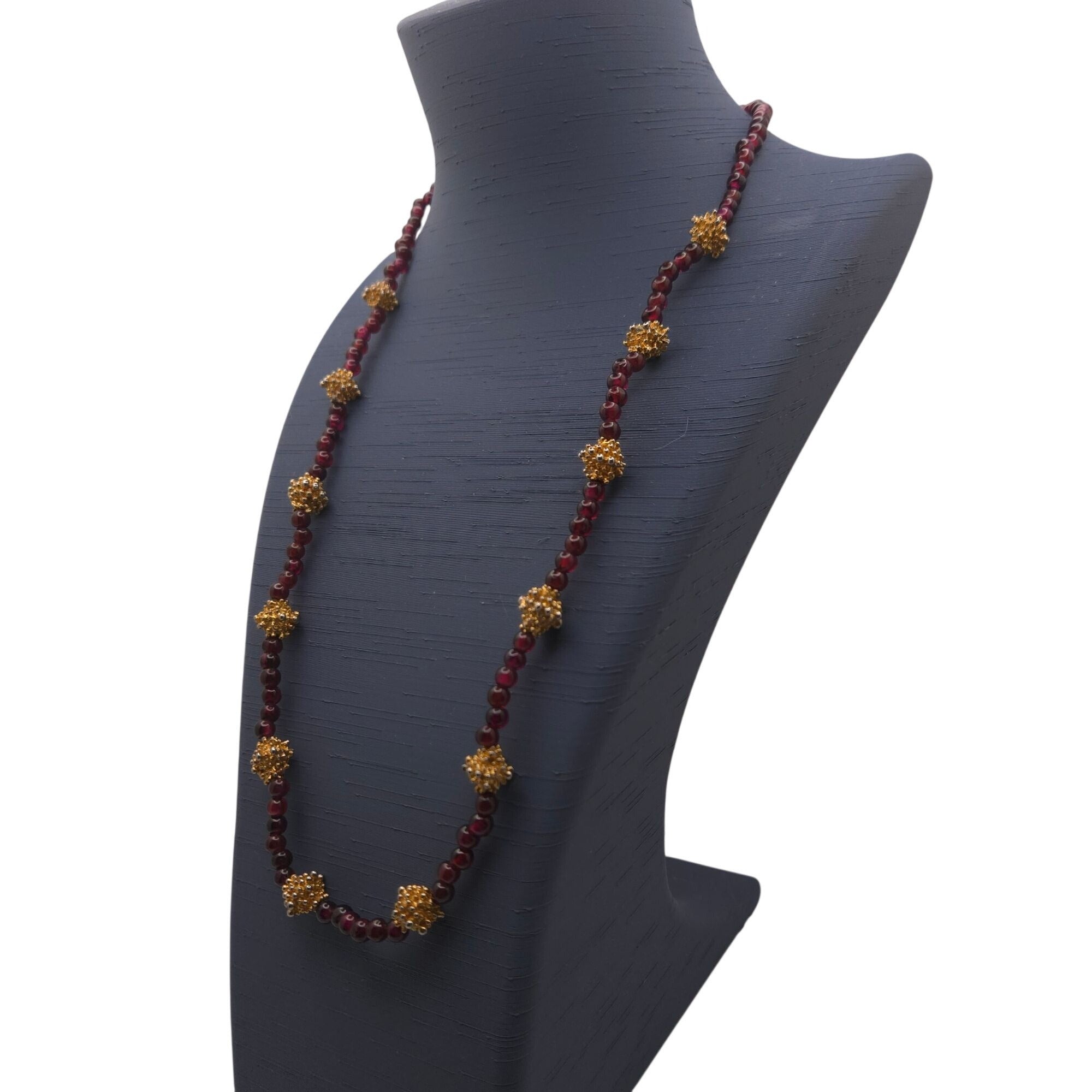 Vintage Garnet Beaded Gold-Tone Accent Beads  Floral Clasp Necklace Red 17"